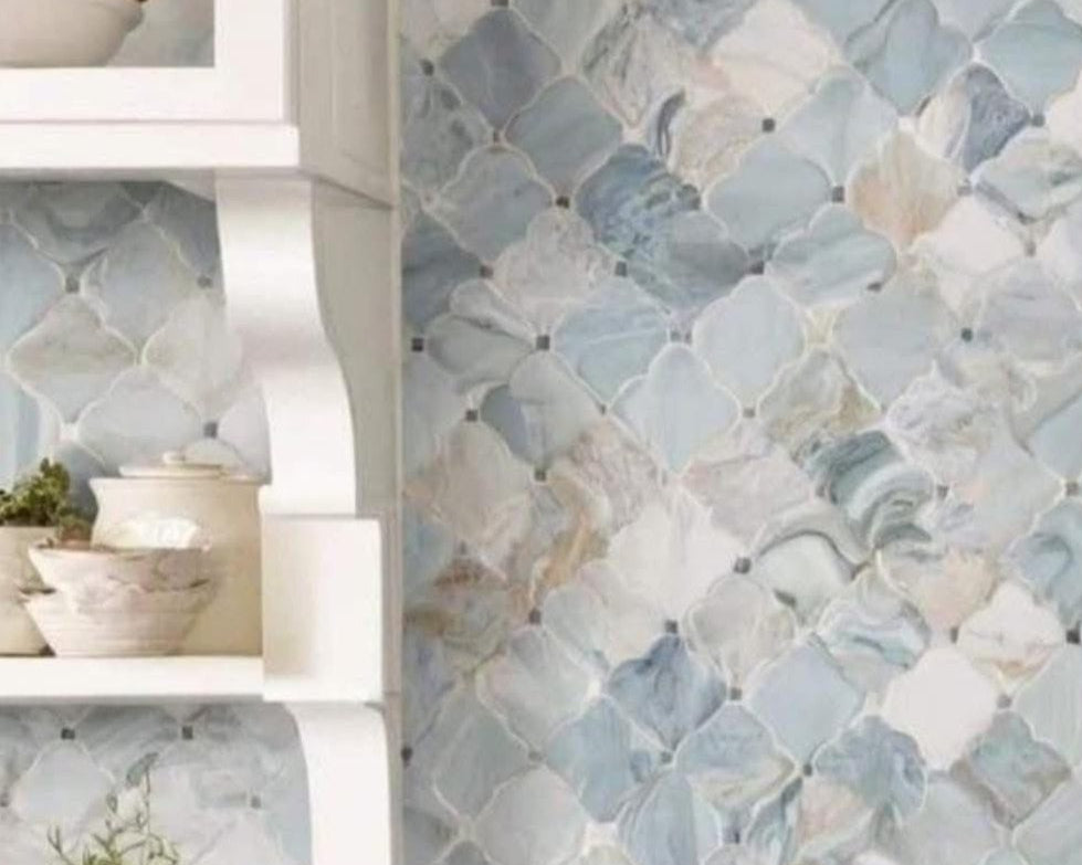 Kitchen with a tiled backsplash featuring a geometric pattern of blue and beige tiles.